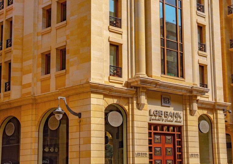 Bâtiment professionnel illustrant le financement du rachat d’une conciergerie